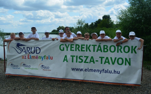 Gyerektábor helyszínt keresel? Az Élményfalu Sarud komplex megoldást kínál a Tisza-tónál